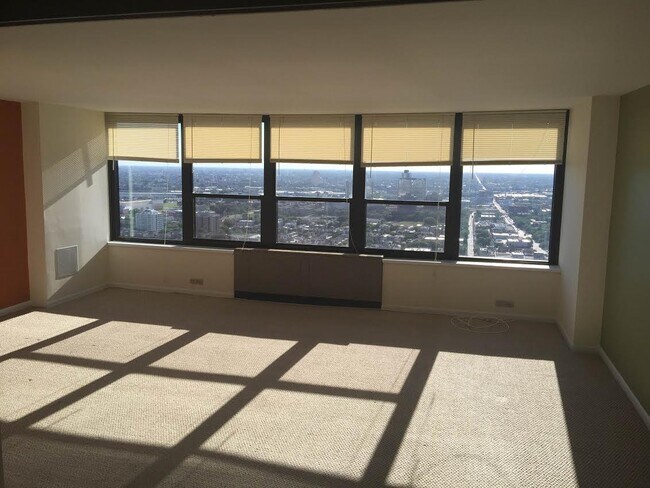 Foto del edificio - 1560 N Sandburg Ter