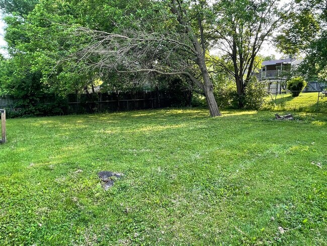 Building Photo - 3105 Charlotte Mill Dr