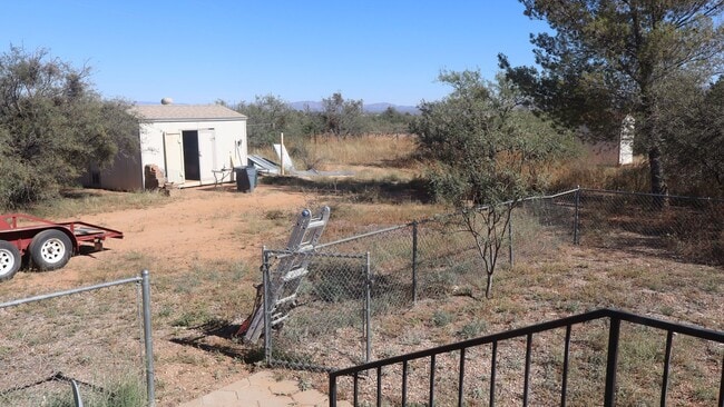 Building Photo - Acreage