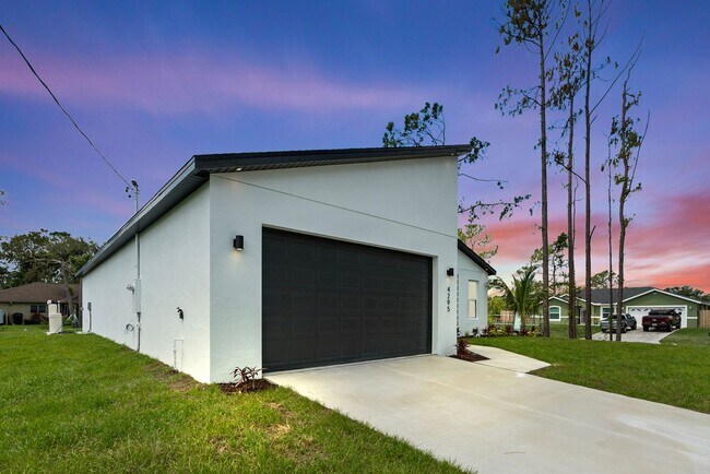 Building Photo - Deposit-Free! Modern, energy efficient hom...