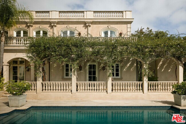 Foto del edificio - 628 N Rodeo Dr