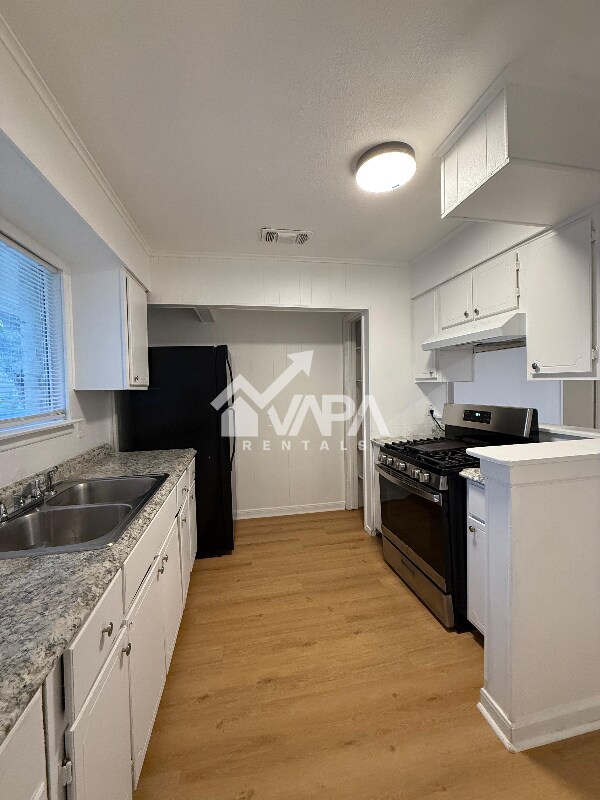 Building Photo - 4926 Lark Ave