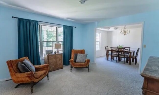 Building Photo - Amazing 4 bedroom 4 bath with short term lease