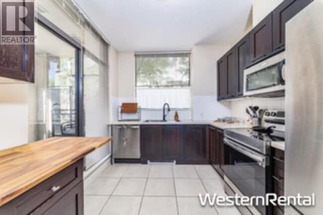 Building Photo - 9370-9370 University Crescent