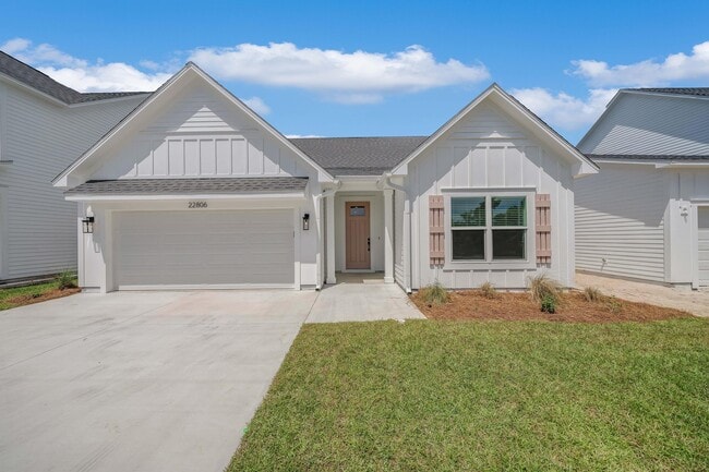 Building Photo - 22806 Lakeview Dr