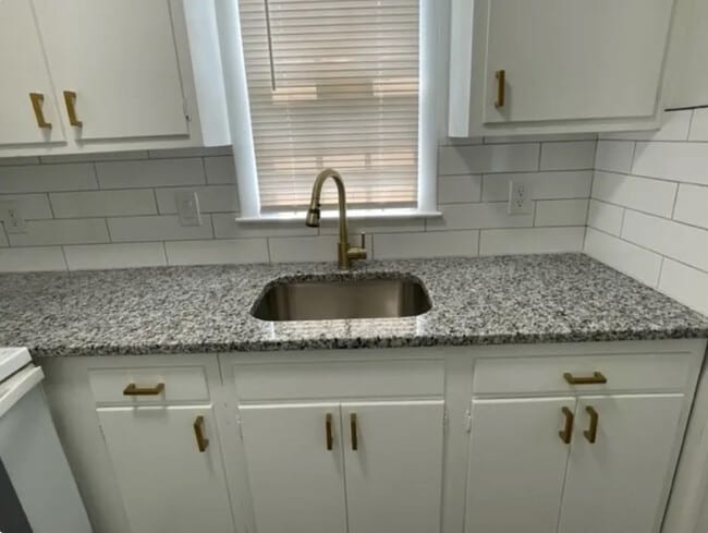 Foto del edificio - Room in Townhome on Greenbriar Rd
