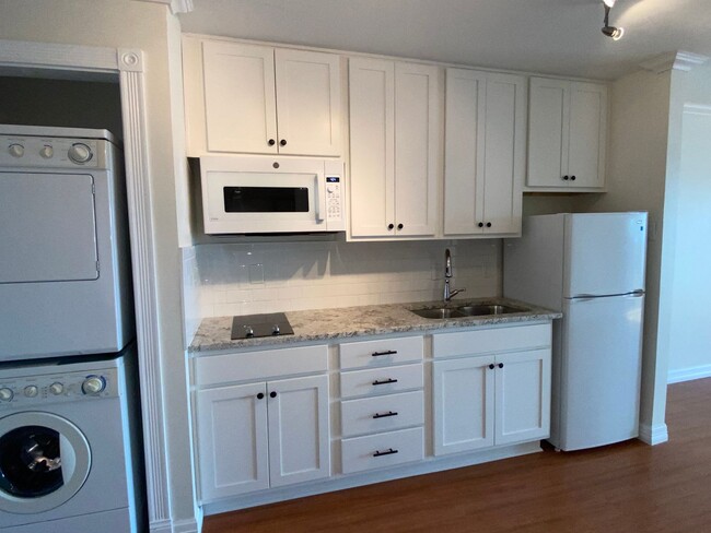 Building Photo - STUDIO CONDO WITH A MILLION DOLLAR LAKE VIEW