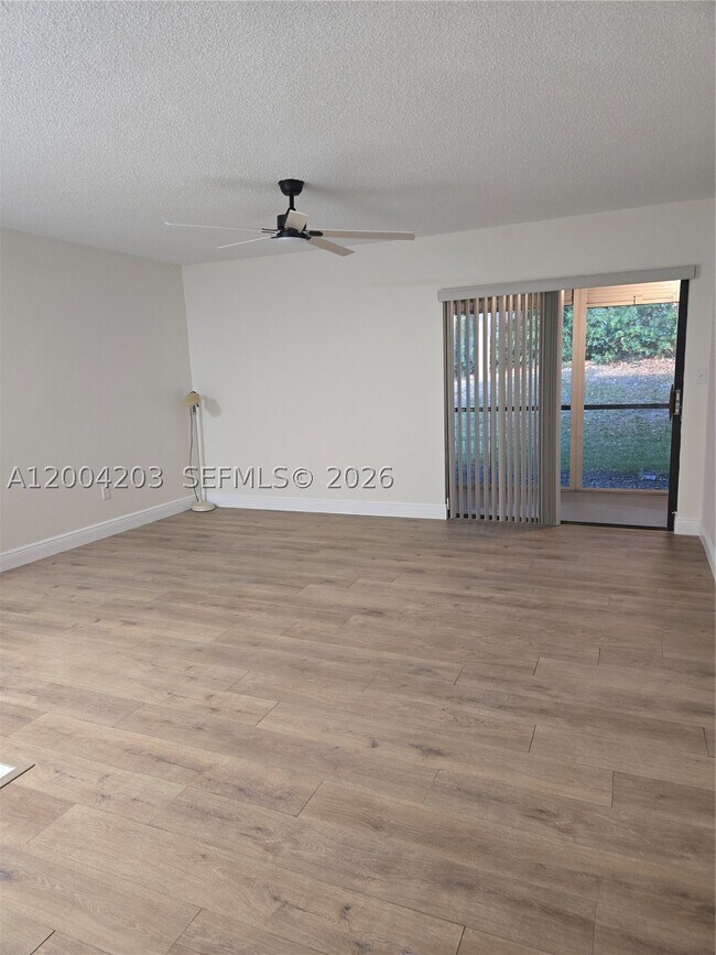 Foto del edificio - 9610 S Belfort Cir