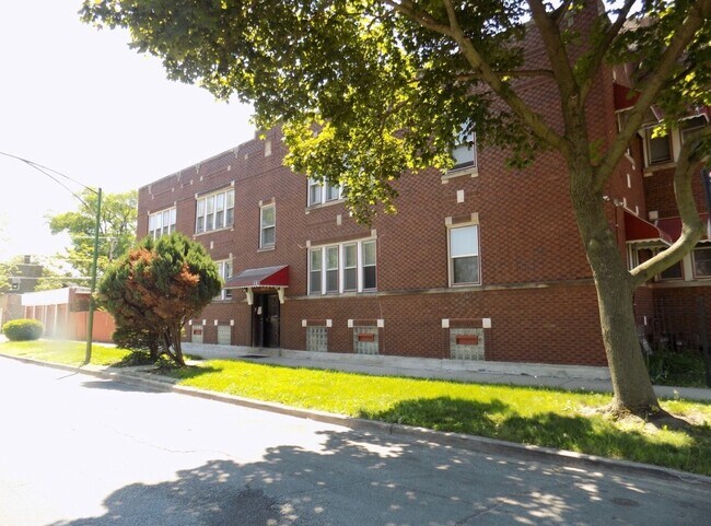 Building Photo - 1475 W 77th St