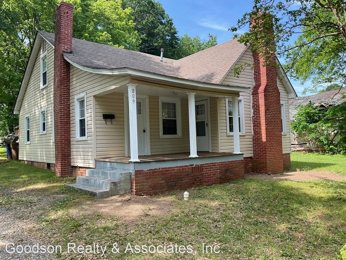 Primary Photo - 2 br, 1 bath House - 809 East Sumner Street