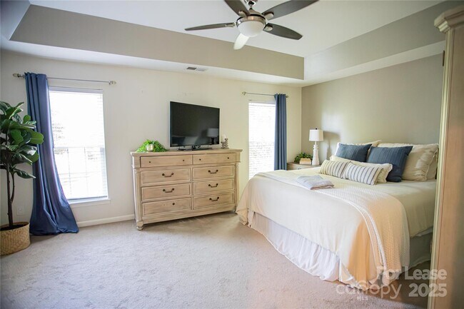 Foto del edificio - 615 Circle Trace Rd