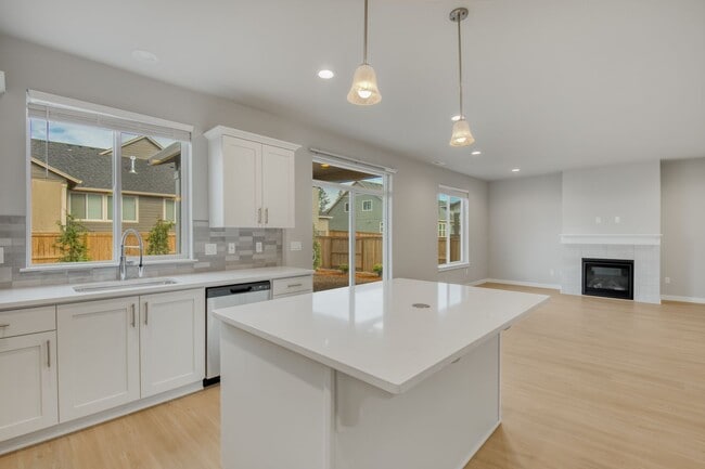 Building Photo - Brand New & Beautiful 2025 Holt Home !  Walking Trails, Common Areas!