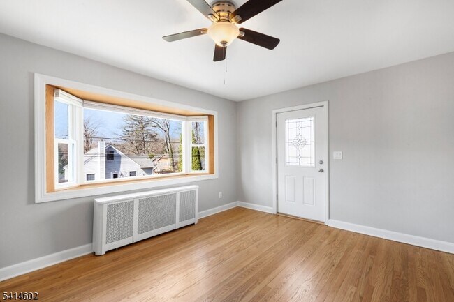 Foto del edificio - 83 Chestnut Hill Dr W
