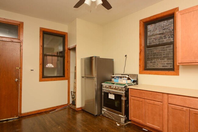 Foto del edificio - 2825 N Milwaukee Ave
