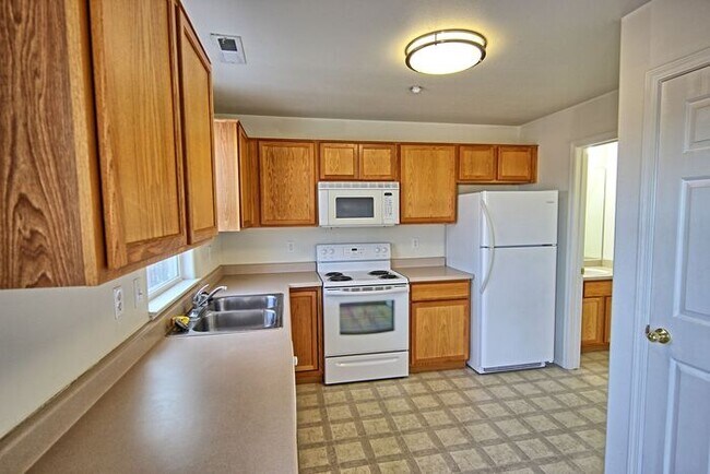 Building Photo - 835 Sunny Ln