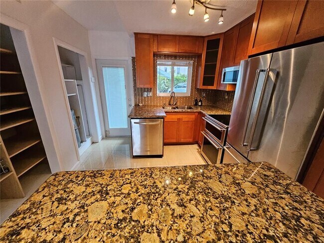 Foto del edificio - 733 NW 30th Ct