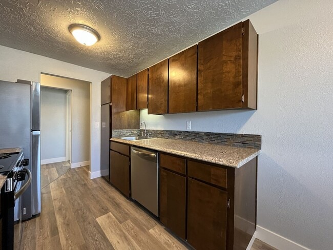 Building Photo - AT1071