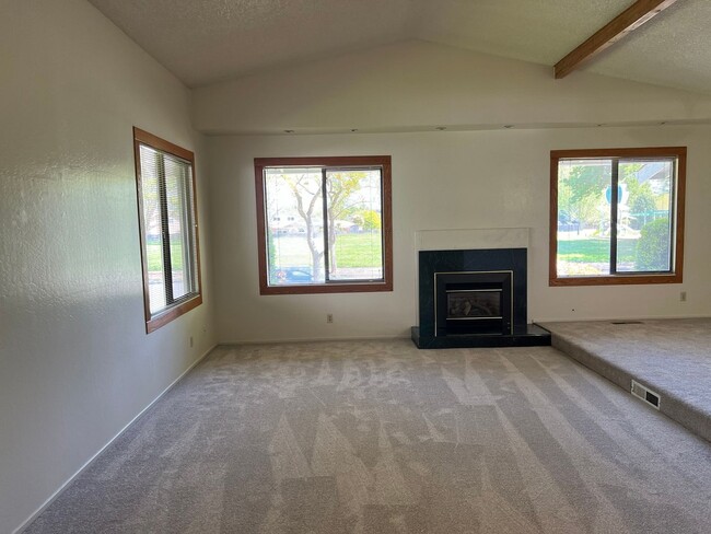 Foto del edificio - 4 Bedroom 2 Bathroom Single Level Napa Hom...