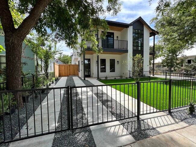 Building Photo - 310 Lavaca St