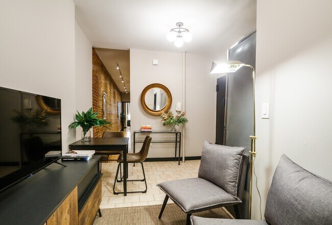 Foto del edificio - 443 W 48th St