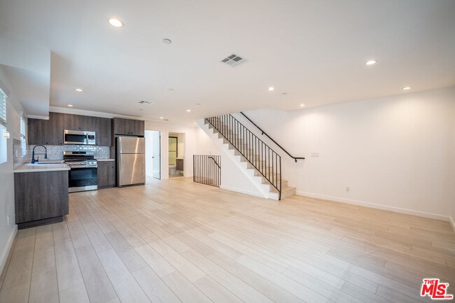 Building Photo - 246 N Dillon St