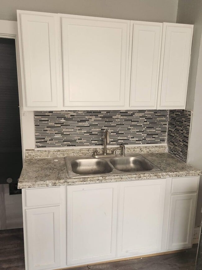 Building Photo - Newly Renovated West Side Single Family Home