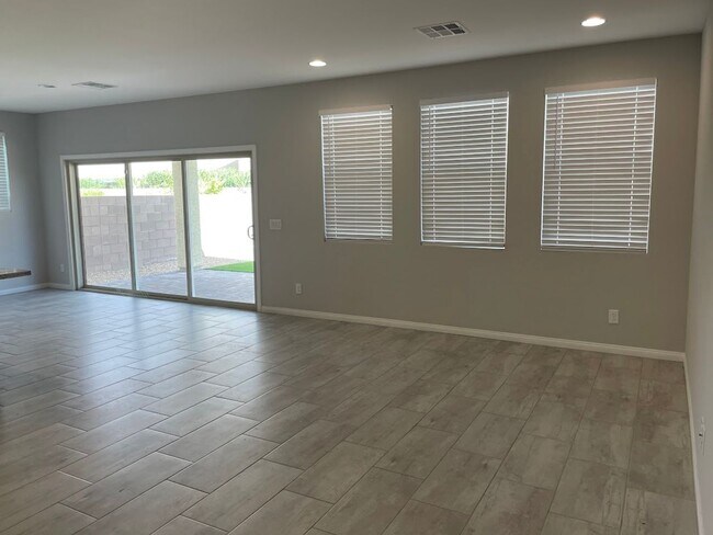Foto del edificio - Rhodes Ranch South- 4 Bedroom 3 Bath Home