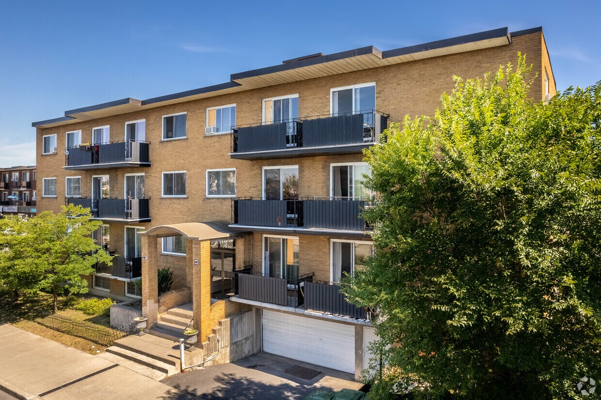 Primary Photo - 1447 Av Dollard