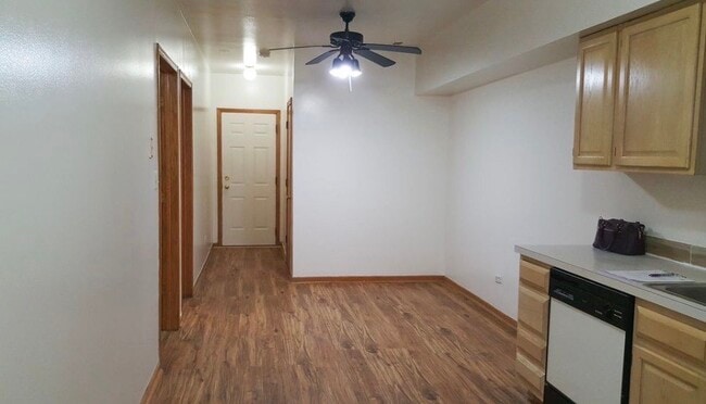 Building Photo - 1520 W Superior St