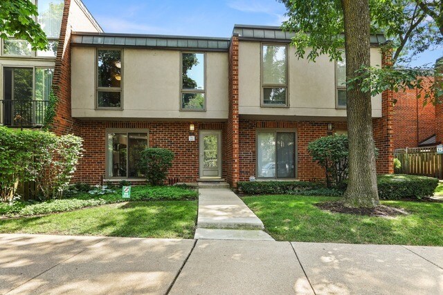 Building Photo - 2051 N Larrabee St