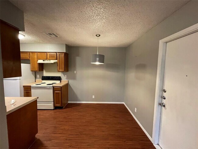 Foto del edificio - 7214 Lilac Ln