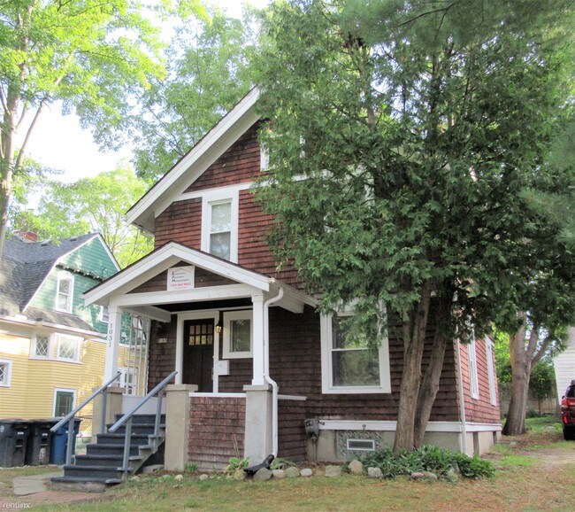 Building Photo - 4 br, 2 bath House - 1031 Michigan Ave