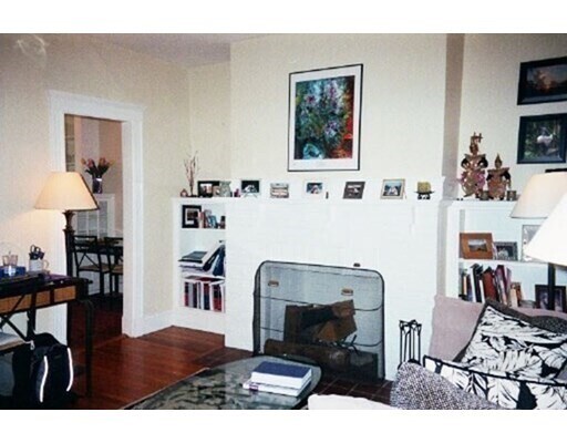 Building Photo - 38 Linnaean St