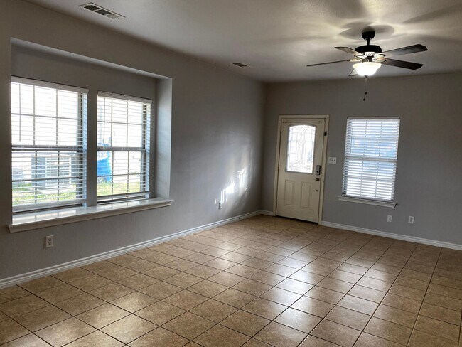 Foto del edificio - 904-906 Parkplace Ridge