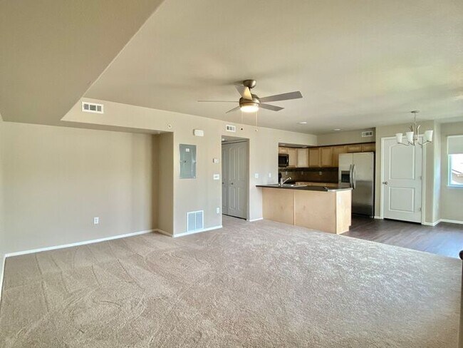 Foto del edificio - West Greeley Spacious Townhome!