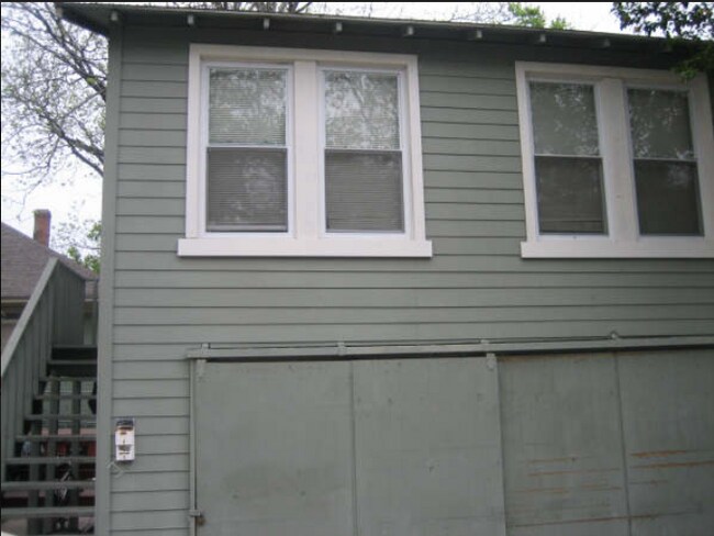 Building Photo - 3811 Duval St