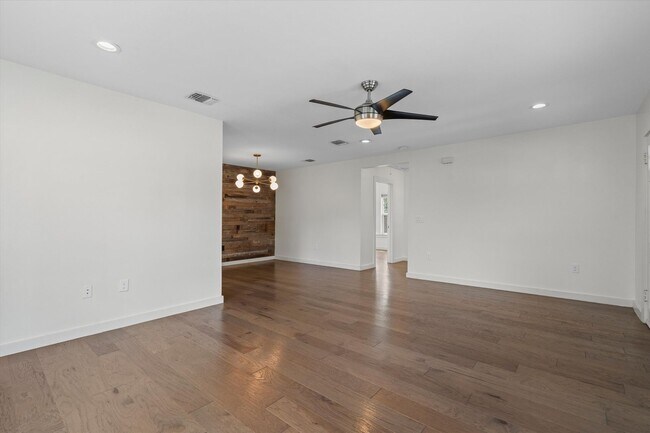 Building Photo - 2705 S 2nd St