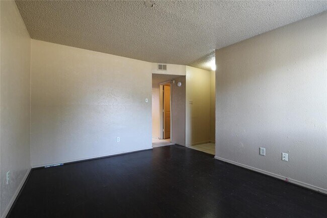 Building Photo - 8001 Rothington Rd