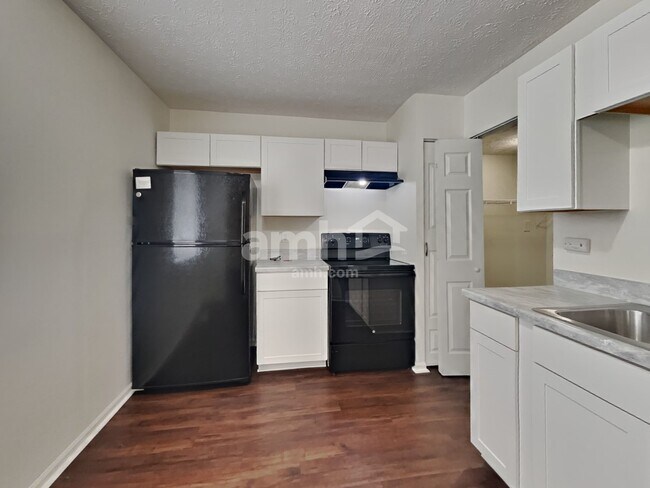 Building Photo - 1758 Roosevelt Dr