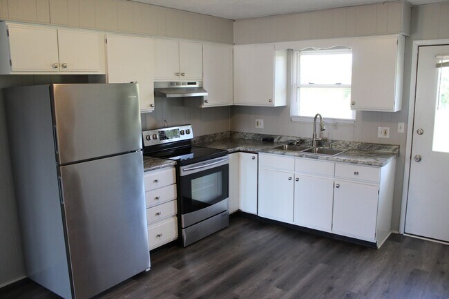 Foto del edificio - Cute 2 BR w/garage in Pittsboro!
