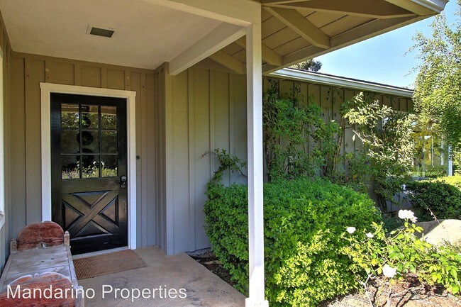 Building Photo - 3 br, 2 bath House - 830 Summit Road