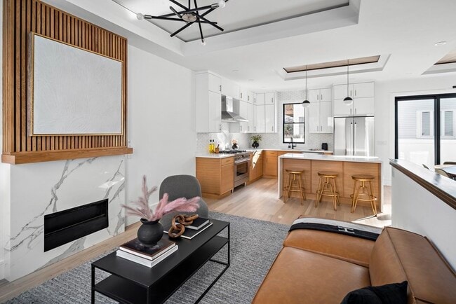 Building Photo - 92 Chapel St