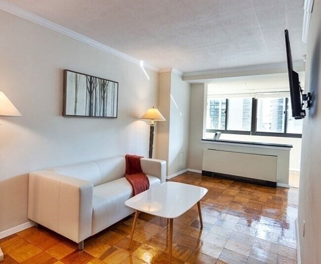 Foto del edificio - 2 Hawthorne Pl
