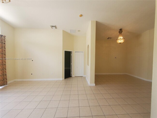 Building Photo - 15435 SW 24th Ter