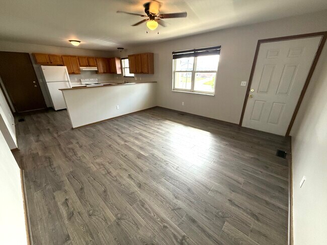 Foto del edificio - 608 Linda Ln