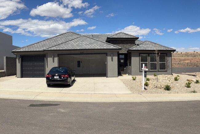 Building Photo - 625 S Savio Dr