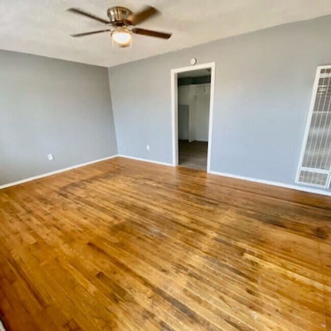 Foto del edificio - $0 First Month's Rent / $0 Deposit at Move-in