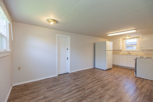 Foto del edificio - 1125 1/2 S 61st St
