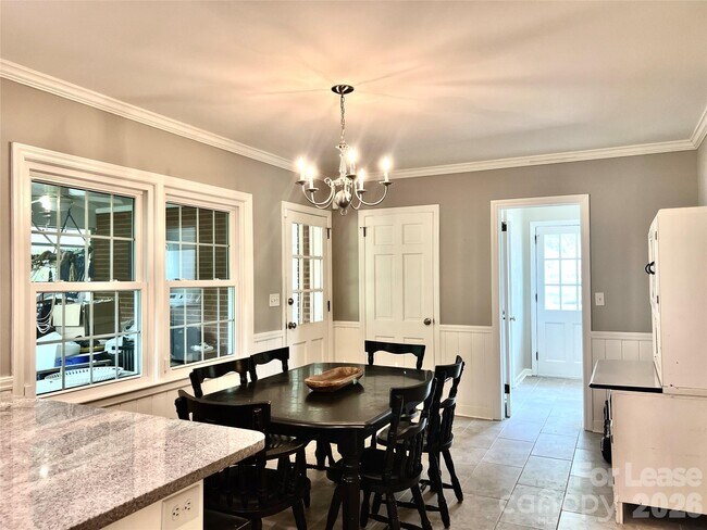 Foto del edificio - 6840 Newhall Rd