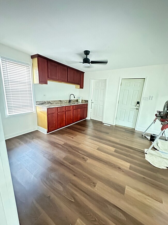 Foto del edificio - 7917 S Coles Ave